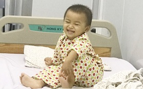 Bé gái 32 tháng tuổi mắc u nguyên bào thần kinh được ghép tế bào gốc tự thân, nở nụ cười hồn nhiên khiến ai cũng ấm lòng