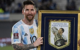 Messi ghi bàn "rùa" để lập kỷ lục và mở ra chiến thắng đậm cho Argentina trước Uruguay