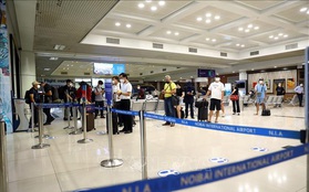 Hành khách và các hãng bay "khốn khó" trong ngày đầu mở lại đường hàng không