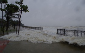 Mưa lớn và nước biển dâng tại TP. Sầm Sơn do ảnh hưởng bão số 8