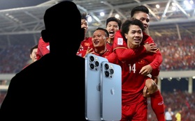 Một cầu thủ tuyển Việt Nam vừa đập hộp iPhone 13 mới cóng, nhưng lại low-tech đến khó tin?