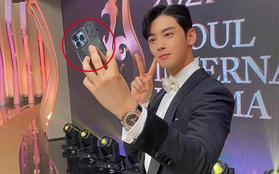 Netizen soi ra Cha Eun Woo vừa đổi iPhone 13 mới, nhưng lại cực kì "chung tình" với một mẫu ốp đặc biệt