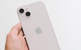 Tại sao iPhone 13 lại có camera đặt chéo? Có phải Apple làm vậy chỉ để cho khác iPhone 12 hay không?