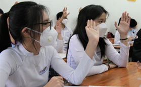 Ảnh: Học sinh lớp 12 ở Đà Nẵng hào hứng trong ngày đầu đến trường sau kỳ "nghỉ hè" dài hơn nửa năm