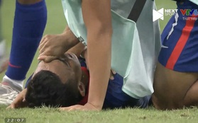 Cầu thủ Singapore gục đầu, bật khóc sau trận đấu quả cảm 8 đấu 11 cầu thủ Indonesia