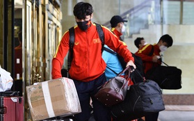 ĐT Việt Nam chật vật với hành lý, nhanh chóng nhận phòng khách sạn nghỉ ngơi