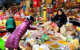 29 Tết vẫn chưa có khay bánh kẹo đãi khách, lượn một vòng phố này ở Hà Nội chỉ 10 phút là bạn mua đủ
