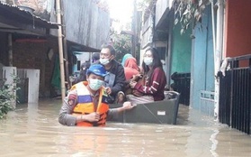 Lũ lụt gây mất điện, sơ tán ở thủ đô Jakarta của Indonesia