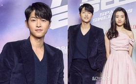 Song Joong Ki kề cận "bản sao Song Hye Kyo" tại họp báo bom tấn: Nhìn xa quá bảnh, zoom gần lộ luôn dấu hiệu lão hóa