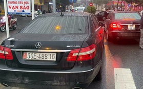 Cục CSGT vào cuộc vụ 2 ô tô Mercedes E300 trùng biển số lưu thông trên đường Hà Nội