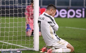 Ronaldo bị "ném đá" dữ dội vì "sợ bóng" khiến Juve cay đắng rời Champions League