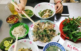 4 quán ăn núp hẻm có tuổi đời "sương sương" vài thập kỷ ở Sài Gòn: Ngon nức tiếng và chưa khi nào ngơi khách