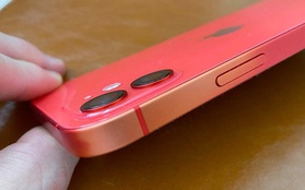 Nhiều mẫu iPhone 11 và iPhone 12 bị bay màu, lộ khung nhôm