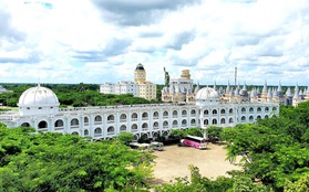 Một trường "đại học cung điện" độc nhất vô nhị, ở Việt Nam mà cứ tưởng lạc tới trời Âu, có cả công viên giải trí siêu hoành tráng