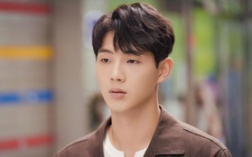 Sau drama bạo lực, Ji Soo tiếp tục bị ekip phim "bóc trần" tính cách: Xấc láo, khạc nhổ bừa bãi, coi quản lý như người hầu