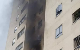Cháy tại chung cư 20 tầng, người dân ôm trẻ em, người già tháo chạy xuống dưới