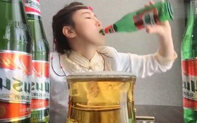 Trào lưu đáng sợ của giới streamer Trung Quốc: Tu rượu theo chai, uống đến ói mửa trên sóng - kiếm tiền bất chấp vậy liệu có đáng?
