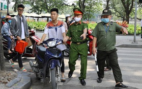 Hà Nội "mạnh tay" xử phạt người không đeo khẩu trang nơi công cộng