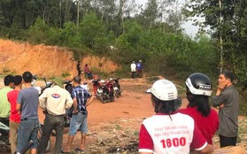 Người chăn bò phát hiện thi thể nam giới phân hủy trong đồi cây, cạnh ba lô chứa giấy tờ tùy thân