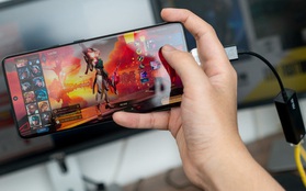 Chơi game bằng Wifi trên smartphone hay bị giật lag? Thử ngay nối dây mạng như các tuyển thủ chuyên nghiệp