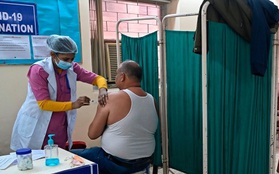 New Delhi (Ấn Độ) đóng cửa 125 trung tâm tiêm chủng do hết vaccine