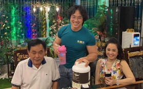 "Gym Chúa" Duy Nguyễn ghé thăm biệt thự của vợ chồng đại gia Phương Hằng, tận tay pha thực phẩm thể hình mời chủ nhà uống