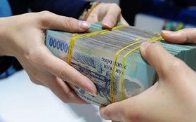 Sinh viên ra trường có 100 triệu nên gửi ngân hàng hay "chơi" chứng khoán?