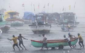 Bão Tauktae mang theo lốc xoáy tấn công bờ biển Ấn Độ, ít nhất 29 người thiệt mạng
