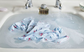 Nữ giới khi giặt đồ lót cần chú ý 4 điều nếu không muốn vi khuẩn tích tụ gây hại vùng kín