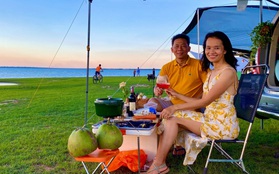 Cặp vợ chồng biến ô tô thành lều trại đi camping khắp nơi, tiện đâu ngủ đó mà sang trọng không thua khách sạn