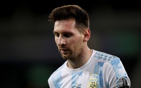 Argentina bất lực để Chile cầm hòa trong ngày Messi lập siêu phẩm đá phạt