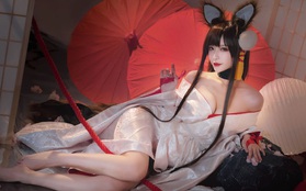 Game thủ ngẩn ngơ ngắm gái xinh cosplay mỹ nữ Akagi lấp ló vòng một trong Azur Lane