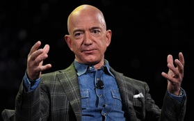 Chưa kịp bay lên không gian, Jeff Bezos đã bị hàng nghìn người muốn cấm trở về Trái Đất