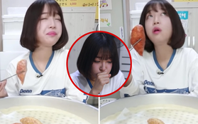 YouTuber người Hàn ăn cay đến đờ đẫn, miệng bỏng, tay run nhưng vẫn "cố đấm ăn xôi" khiến người xem hốt hoảng