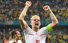 Ảnh: Cầu thủ Thuỵ Sĩ sung sướng vỡ oà sau khi loại đương kim vô địch thế giới Pháp khỏi Euro 2020