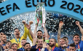 Video: Khoảnh khắc tuyển Ý nâng cao chiếc cúp vô địch Euro 2020