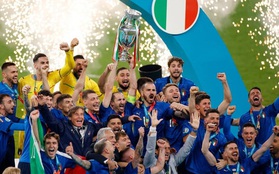 Ảnh: Italy nâng cao chiếc cúp vô địch Euro sau 53 năm chờ đợi