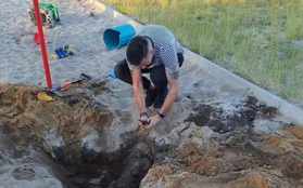 Nghịch cát, bé tiểu học phát hiện mộ cổ 2.000 năm, có thể đầy vàng