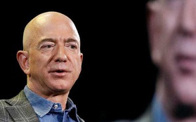 Jeff Bezos thiết lập đỉnh cao giàu có mới của con người