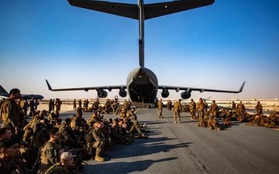 Mỹ công bố những bức ảnh đầu tiên về cuộc sơ tán khỏi Afghanistan