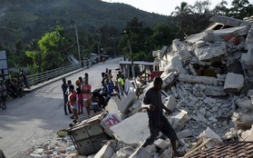 Số người chết do động đất ở Haiti tăng lên hơn 2.200, các băng đảng tấn công đoàn xe cứu trợ