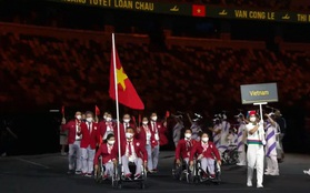 Đoàn thể thao Việt Nam diễu hành tại lễ khai mạc Paralympic Tokyo 2020