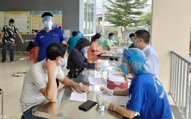 Vụ đóng 1 triệu để tiêm vắc xin "siêu tốc" ở Hà Nội: Đình chỉ 1 nữ cán bộ