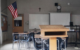 Ghi nhận số ca mắc mới theo ngày cao nhất thế giới, Mỹ đóng cửa 1.000 trường học