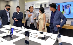 Khai trương chuỗi cửa hàng kiêm trung tâm CSKH của Samsung tại Việt Nam, đón khách với "chuẩn Samsung toàn cầu"