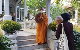 Hình ảnh tang lễ "im lặng" của Thiền sư Thích Nhất Hạnh tại Tổ đình Từ Hiếu