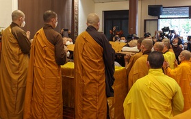 Hàng nghìn phật tử dự lễ tang trong im lặng của Thiền sư Thích Nhất Hạnh