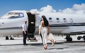 Tại sao người giàu lại mê mẩn cuộc sống thượng lưu trên máy bay tư nhân?