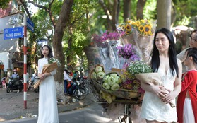 Đông nghịt người đổ đến con đường lãng mạn nhất Hà Nội dịp cuối tuần