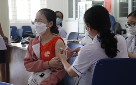 TP.HCM bổ sung tiêu chí tiêm vaccine COVID-19 vào điểm đánh giá thi đua trường